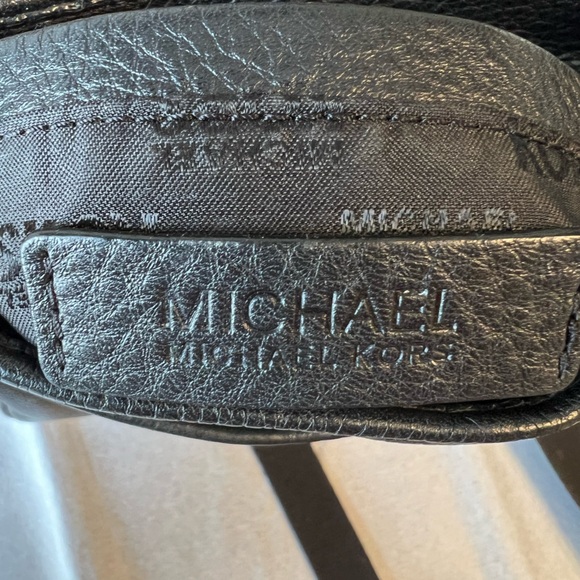 Michael Kors Small Black Leather‎ Crossbody - Picture 4 of 11